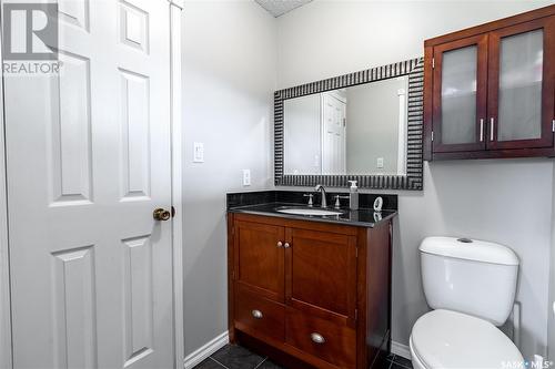 256 Woodland Avenue, Buena Vista, SK - Indoor Photo Showing Bathroom