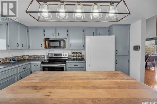 256 Woodland Avenue, Buena Vista, SK - Indoor Photo Showing Kitchen