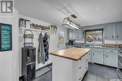 256 Woodland Avenue, Buena Vista, SK - Indoor Photo Showing Kitchen With Double Sink