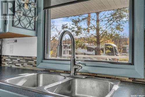 256 Woodland Avenue, Buena Vista, SK - Indoor Photo Showing Kitchen With Double Sink