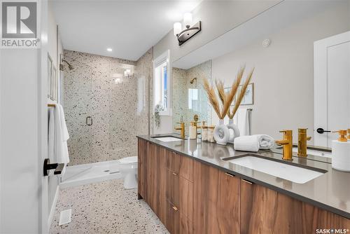 402 Aniskotaw Way, Saskatoon, SK - Indoor Photo Showing Bathroom