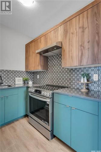 402 Aniskotaw Way, Saskatoon, SK - Indoor Photo Showing Kitchen