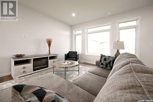 3 2330 Morsky Drive, Estevan, SK - Indoor Photo Showing Living Room