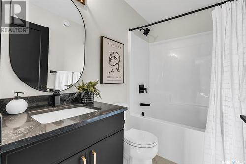 672 Pepper Bend, Saskatoon, SK - Indoor Photo Showing Bathroom