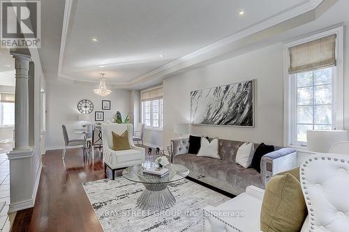 1 Fair Oaks Road, Markham, ON - Indoor Photo Showing Living Room