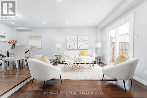 15 Sandy Haven Drive, Toronto, ON - Indoor Photo Showing Living Room