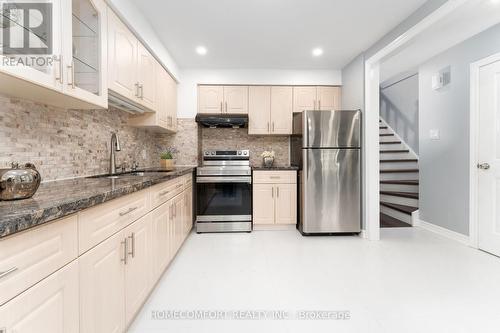 15 Sandy Haven Drive, Toronto, ON - Indoor Photo Showing Kitchen