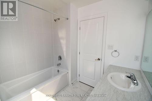 3 Gateway Drive, Barrie, ON - Indoor Photo Showing Bathroom