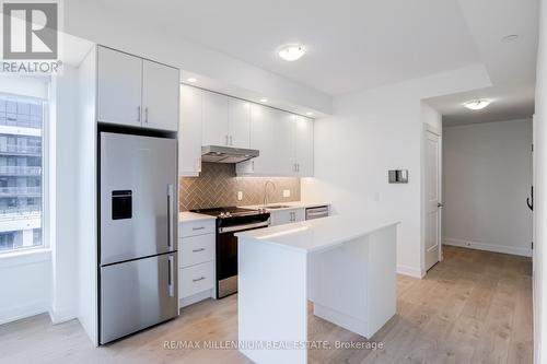 1004 - 3200 William Colton Avenue, Oakville, ON - Indoor Photo Showing Kitchen