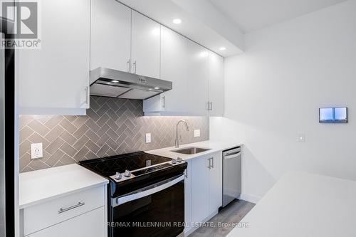 1004 - 3200 William Colton Avenue, Oakville, ON - Indoor Photo Showing Kitchen With Upgraded Kitchen