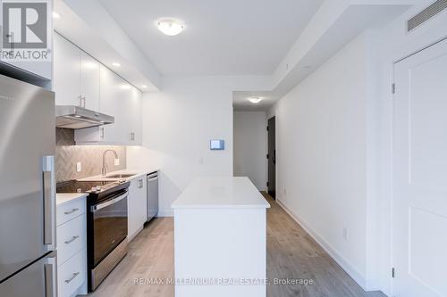 1004 - 3200 William Colton Avenue, Oakville, ON - Indoor Photo Showing Kitchen