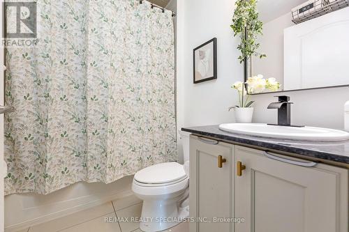 406 - 1419 Costigan Road, Milton, ON - Indoor Photo Showing Bathroom