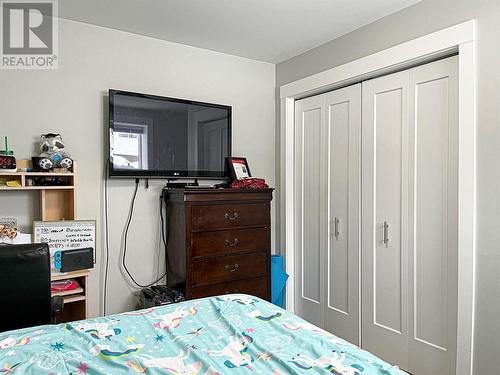 102 Mcgraw Court, Penticton, BC - Indoor Photo Showing Bedroom