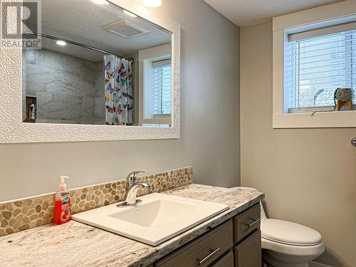 102 Mcgraw Court, Penticton, BC - Indoor Photo Showing Bathroom