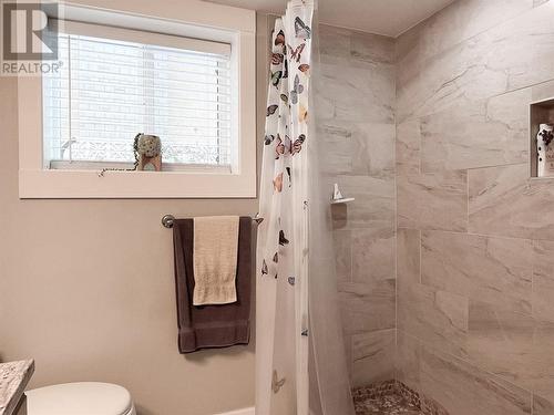 102 Mcgraw Court, Penticton, BC - Indoor Photo Showing Bathroom