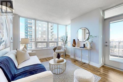 1313 - 15 Greenview Avenue, Toronto, ON - Indoor Photo Showing Living Room