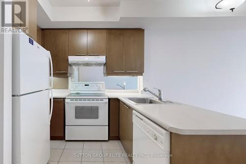 1102 - 1121 Bay Street, Toronto, ON - Indoor Photo Showing Kitchen