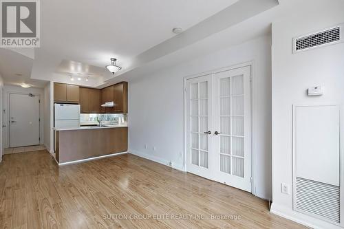 1102 - 1121 Bay Street, Toronto, ON - Indoor Photo Showing Kitchen