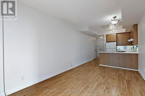 1102 - 1121 Bay Street, Toronto, ON - Indoor Photo Showing Kitchen