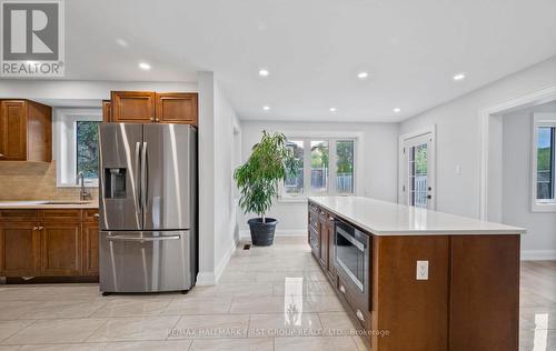 12 Glenayr Gate, Whitby, ON - Indoor Photo Showing Kitchen