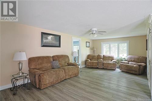 940 Pleasant Drive, Minto, NB - Indoor Photo Showing Living Room