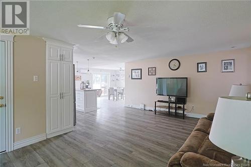 940 Pleasant Drive, Minto, NB - Indoor Photo Showing Living Room