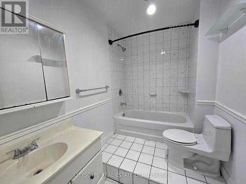 45 Fairholt Road, Hamilton, ON - Indoor Photo Showing Bathroom