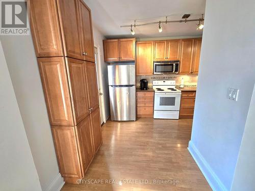 45 Fairholt Road, Hamilton, ON - Indoor Photo Showing Kitchen