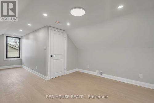 10 Bayside Avenue, Hamilton, ON - Indoor Photo Showing Other Room