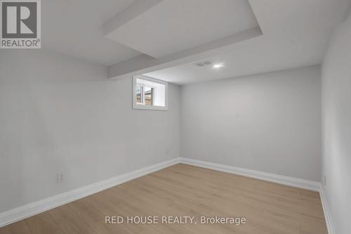 10 Bayside Avenue, Hamilton, ON - Indoor Photo Showing Other Room