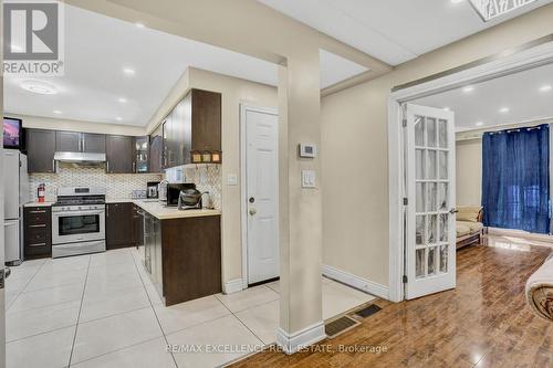 70 Gainsborough Road, Hamilton, ON - Indoor Photo Showing Kitchen With Upgraded Kitchen