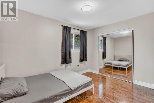 70 Gainsborough Road, Hamilton, ON - Indoor Photo Showing Bedroom