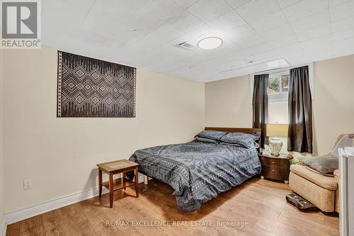 70 Gainsborough Road, Hamilton, ON - Indoor Photo Showing Bedroom