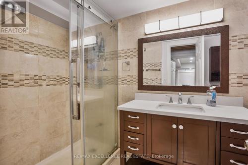 70 Gainsborough Road, Hamilton, ON - Indoor Photo Showing Bathroom