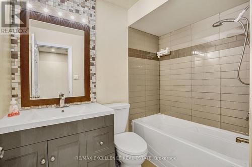 70 Gainsborough Road, Hamilton, ON - Indoor Photo Showing Bathroom