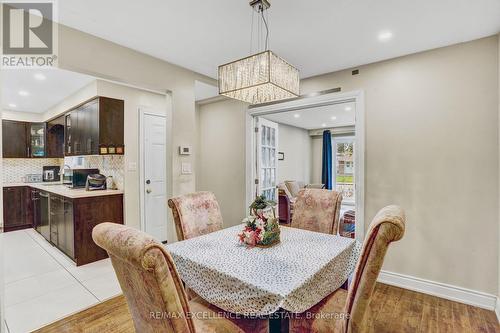 70 Gainsborough Road, Hamilton, ON - Indoor Photo Showing Dining Room