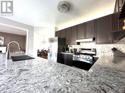 58 Gannett Drive, Richmond Hill, ON - Indoor Photo Showing Kitchen With Double Sink