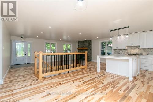 318743 Grey Road 1 Road, Georgian Bluffs, ON - Indoor Photo Showing Kitchen With Upgraded Kitchen