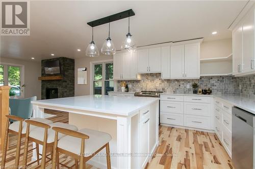 318743 Grey Road 1 Road, Georgian Bluffs, ON - Indoor Photo Showing Kitchen With Upgraded Kitchen