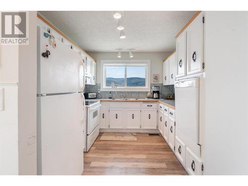 4258 Sage Mesa Drive, Penticton, BC - Indoor Photo Showing Kitchen