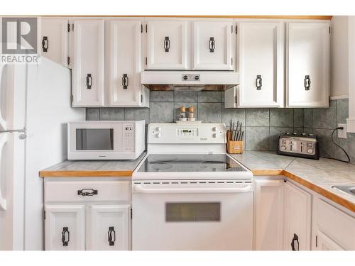 4258 Sage Mesa Drive, Penticton, BC - Indoor Photo Showing Kitchen