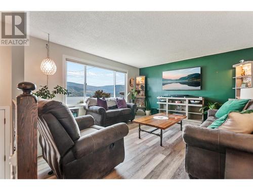 4258 Sage Mesa Drive, Penticton, BC - Indoor Photo Showing Living Room