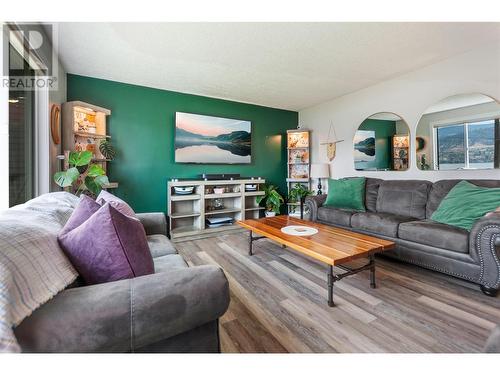 4258 Sage Mesa Drive, Penticton, BC - Indoor Photo Showing Living Room