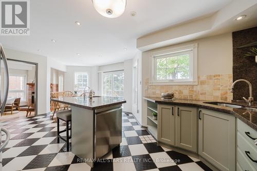 7 Conistan Road, Markham, ON - Indoor Photo Showing Kitchen With Upgraded Kitchen