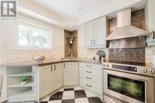 7 Conistan Road, Markham, ON - Indoor Photo Showing Kitchen With Upgraded Kitchen