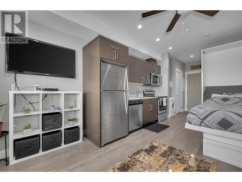 925 Leon Avenue Unit# 441, Kelowna, BC - Indoor Photo Showing Kitchen