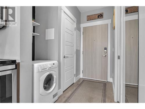 925 Leon Avenue Unit# 441, Kelowna, BC - Indoor Photo Showing Laundry Room