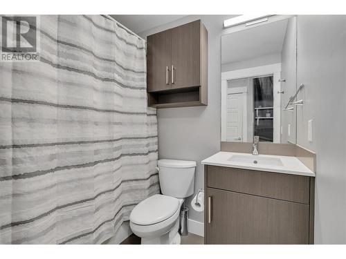 925 Leon Avenue Unit# 441, Kelowna, BC - Indoor Photo Showing Bathroom