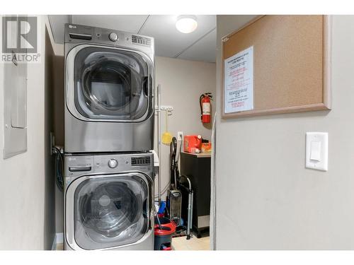 1088 Sunset Drive Unit# 409, Kelowna, BC - Indoor Photo Showing Laundry Room