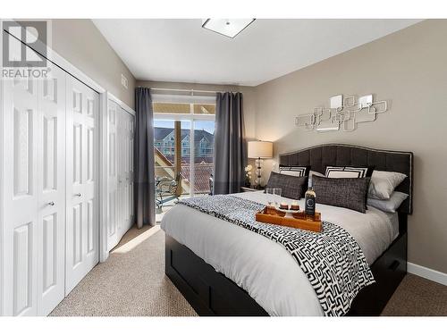 1088 Sunset Drive Unit# 409, Kelowna, BC - Indoor Photo Showing Bedroom